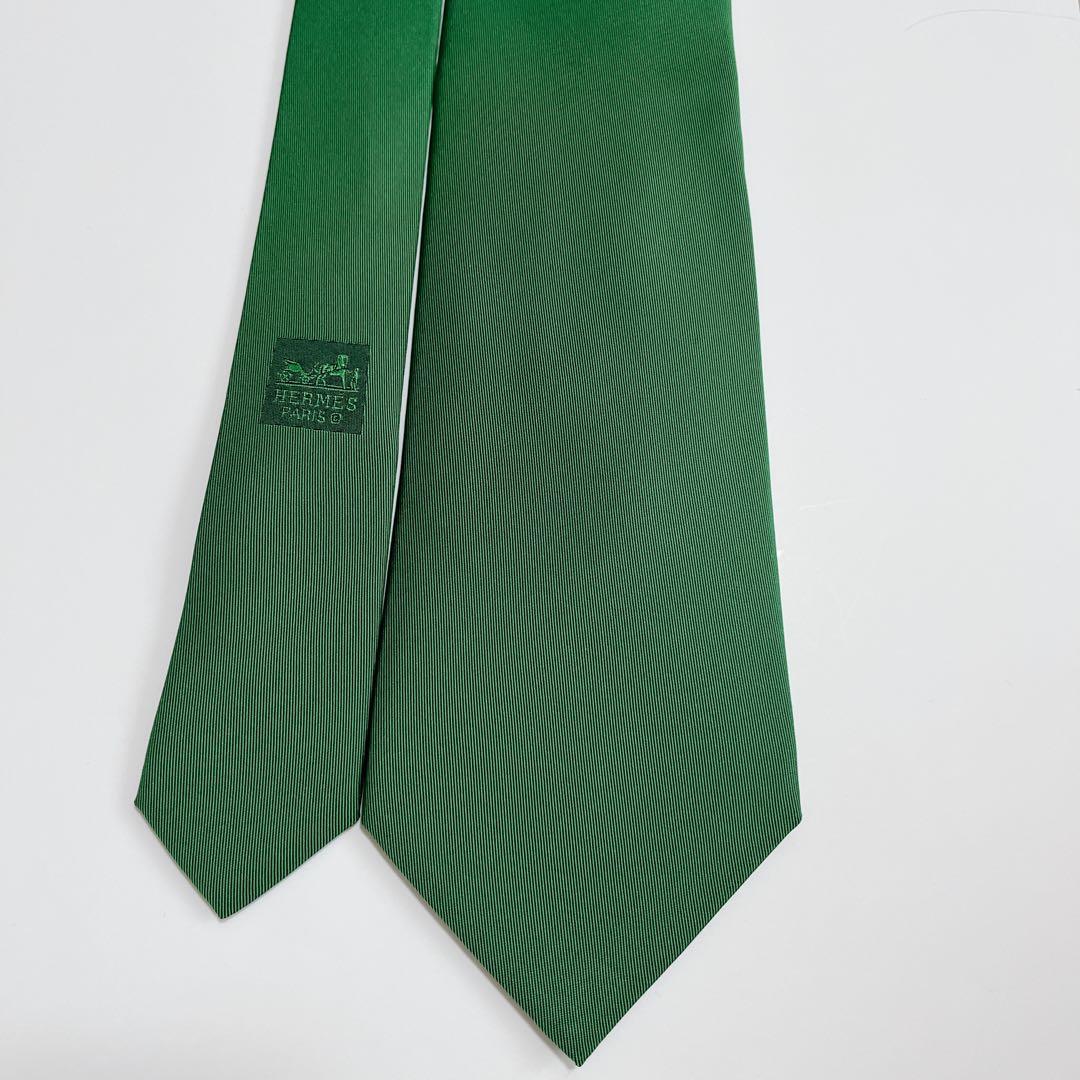 美品 エルメス ネクタイ ハイブランド ソリッドタイ 無地 光沢 希少 緑色