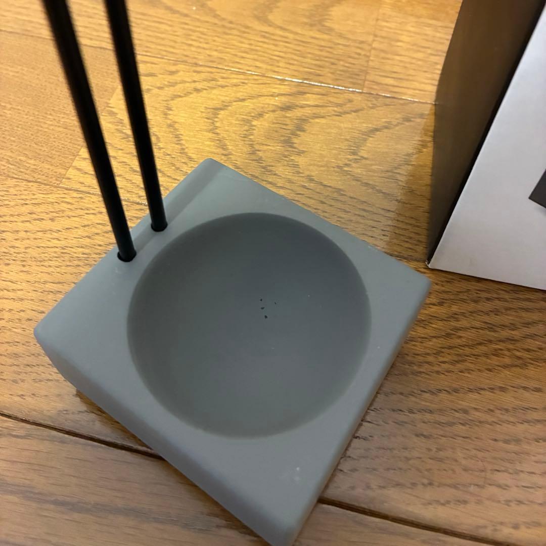 【廃盤品】MoMA モマ ブロッサム ウェル ベース セメント