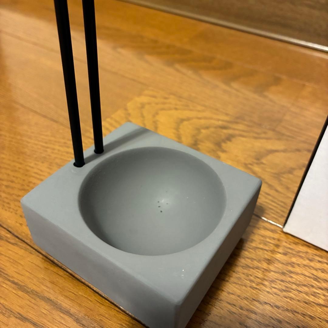 【廃盤品】MoMA モマ ブロッサム ウェル ベース セメント