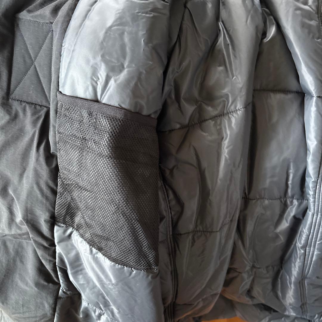 ネイタルデザイン　ファー付きブラックベンチコート