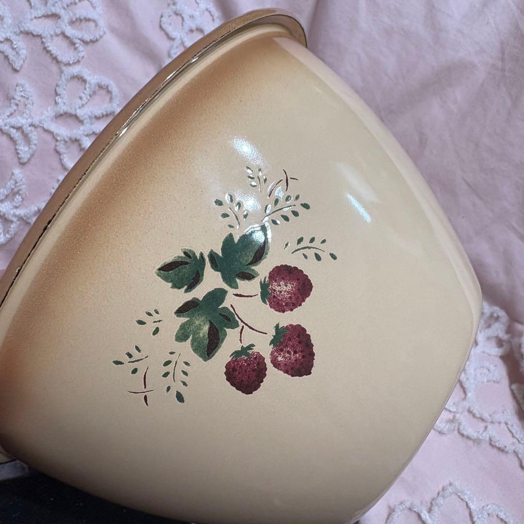 イマン　imane いちご　ストロベリー　アンティーク　レトロ　ホーローボウル