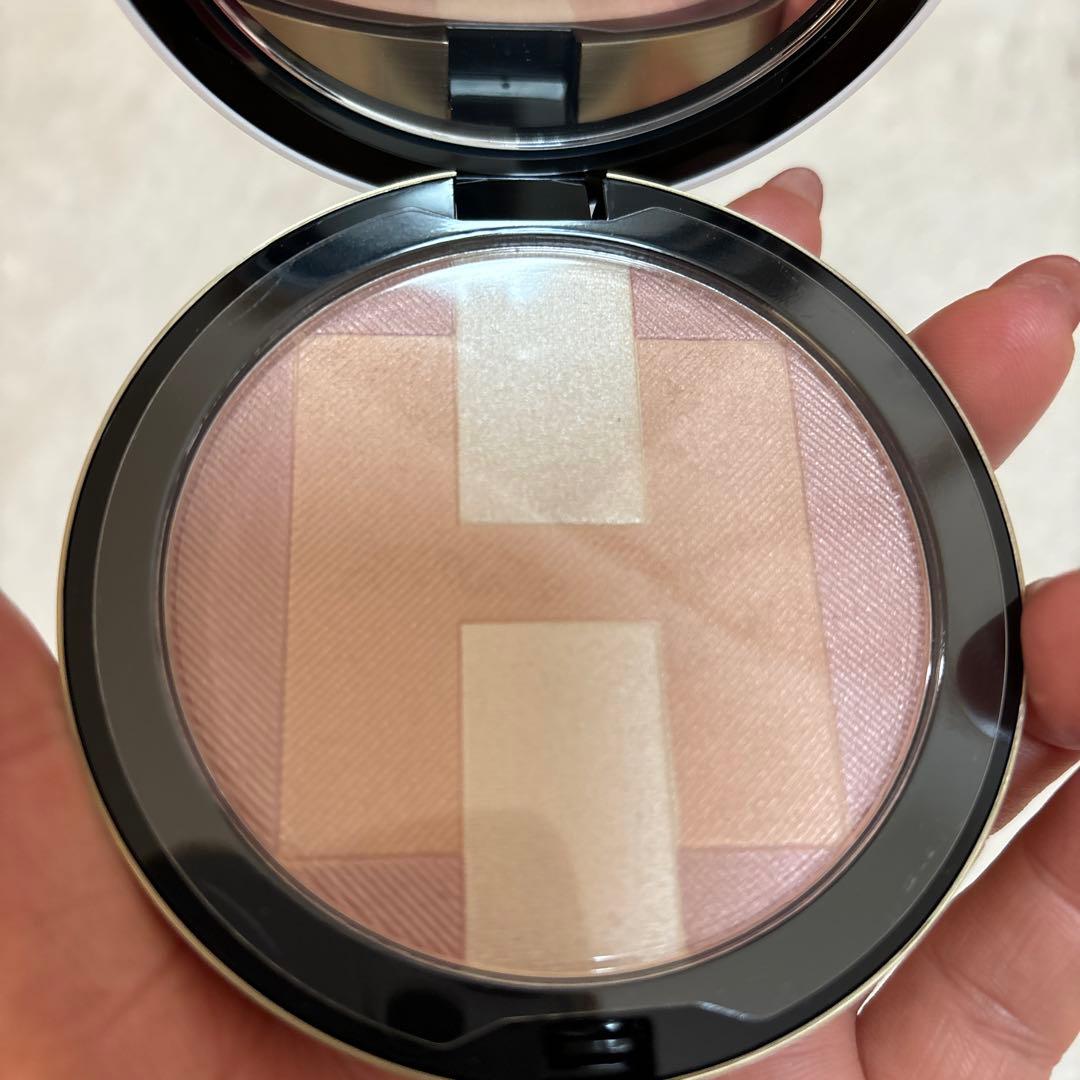 HERMES ハイライトパウダー ピンク系