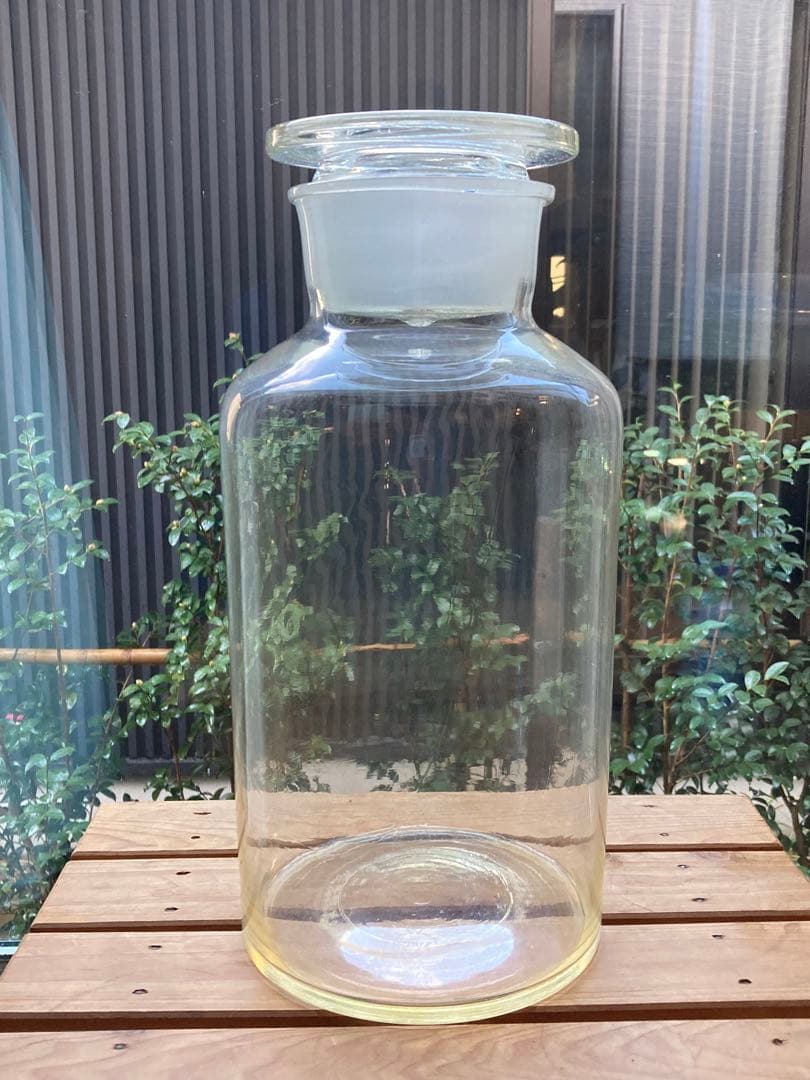 大きい試薬瓶　￼高さ約37センチ