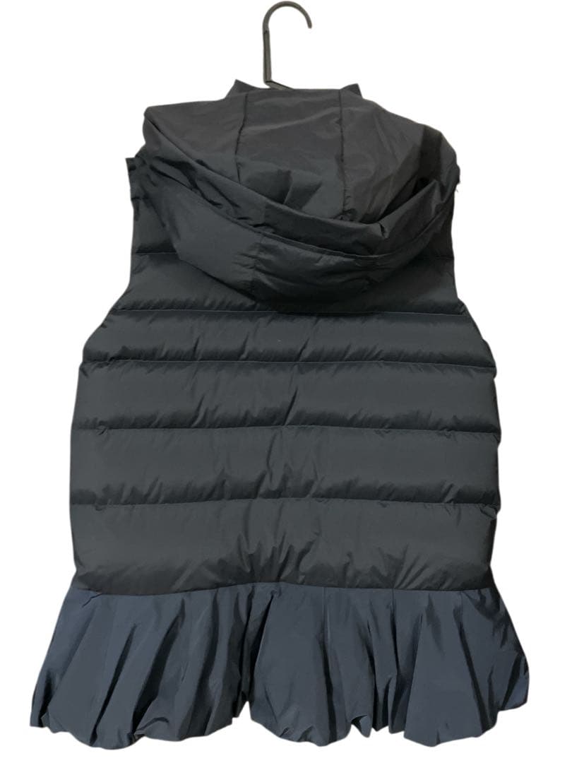 こ*り様 【新品・未使用】VERY掲載 Sono ペプラムダウンベスト ネイビー