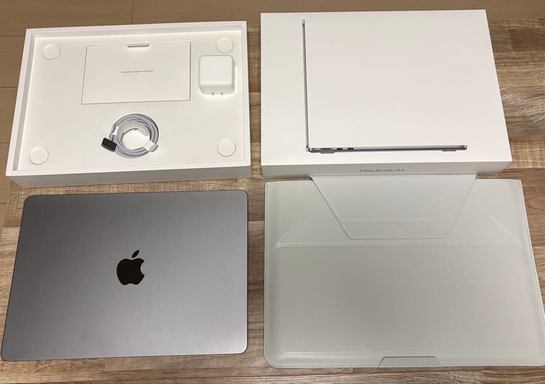 MacBook Air 13インチ M2チップ【MOFT PCケース付】