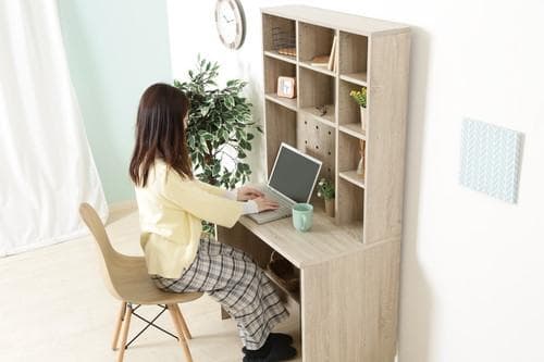 【新品・送料無料】大容量収納付きデスク　ＷＨＯ