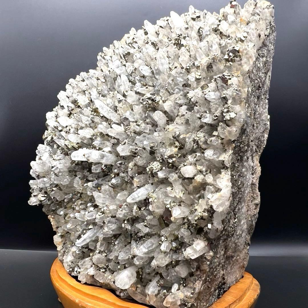 ✨ゴールドの煌めき✨金運招来✨パイライトイン 水晶クラスター 原石 天然石 置物