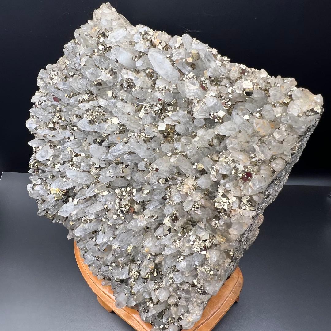 ✨ゴールドの煌めき✨金運招来✨パイライトイン 水晶クラスター 原石 天然石 置物