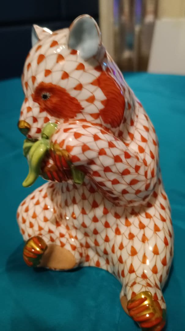 【HEREND】ヘレンド　動物シリーズ　笹を食すパンダ　ハンドペイント　磁器製