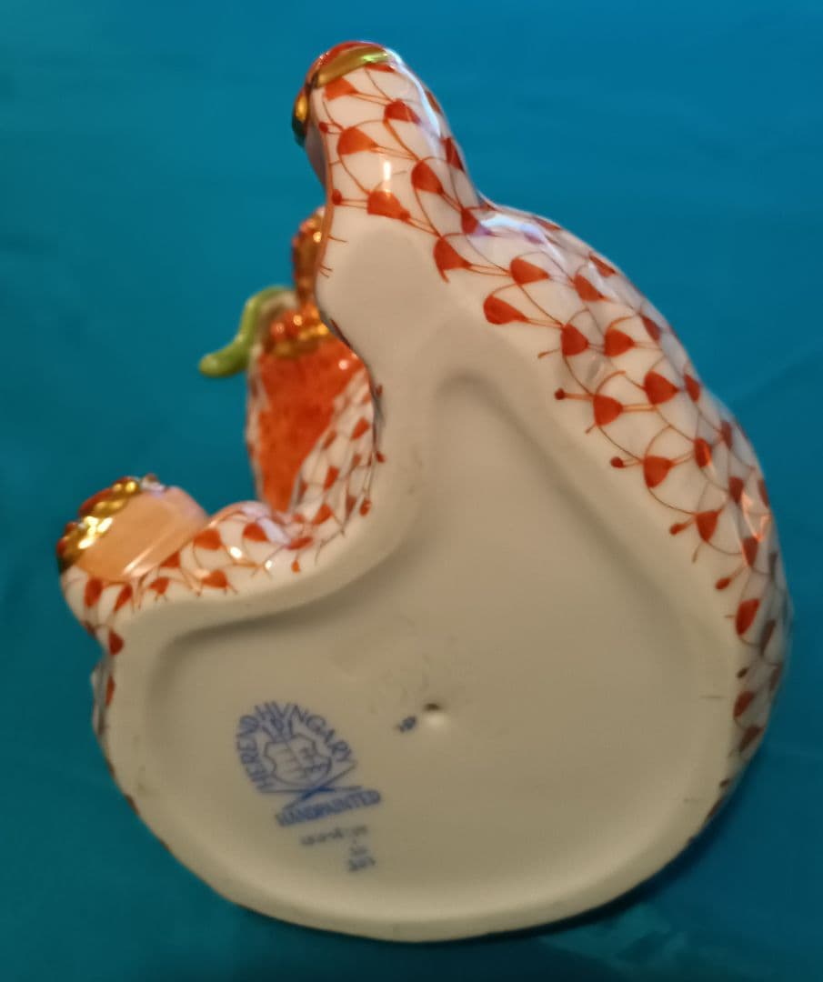 【HEREND】ヘレンド　動物シリーズ　笹を食すパンダ　ハンドペイント　磁器製