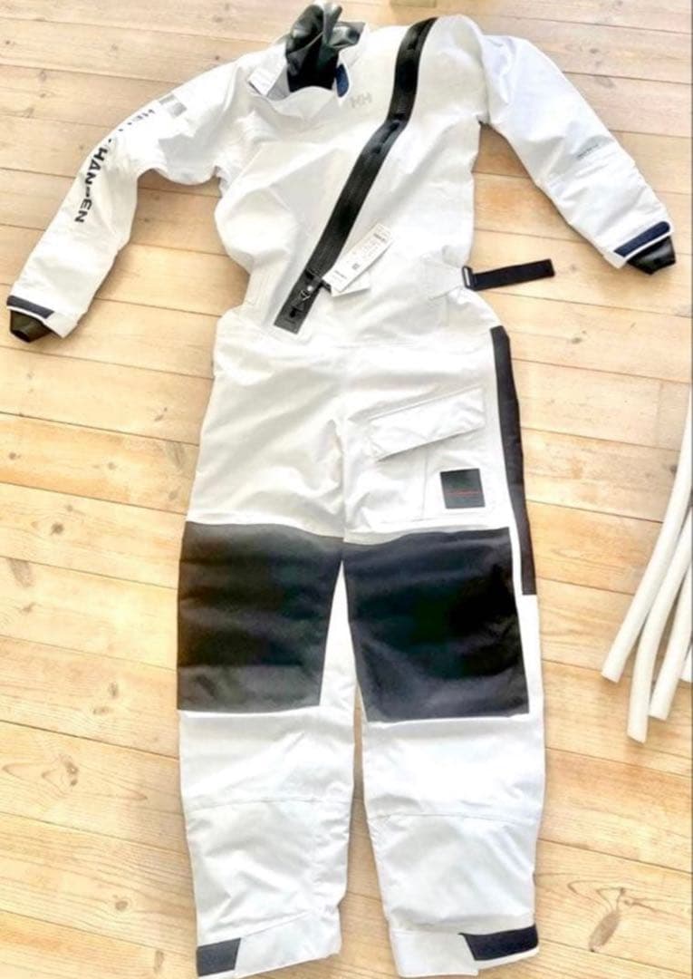 新品 タグ付 ヘリーハンセン ドライスーツ ヨット XS ウェットスーツ 釣り