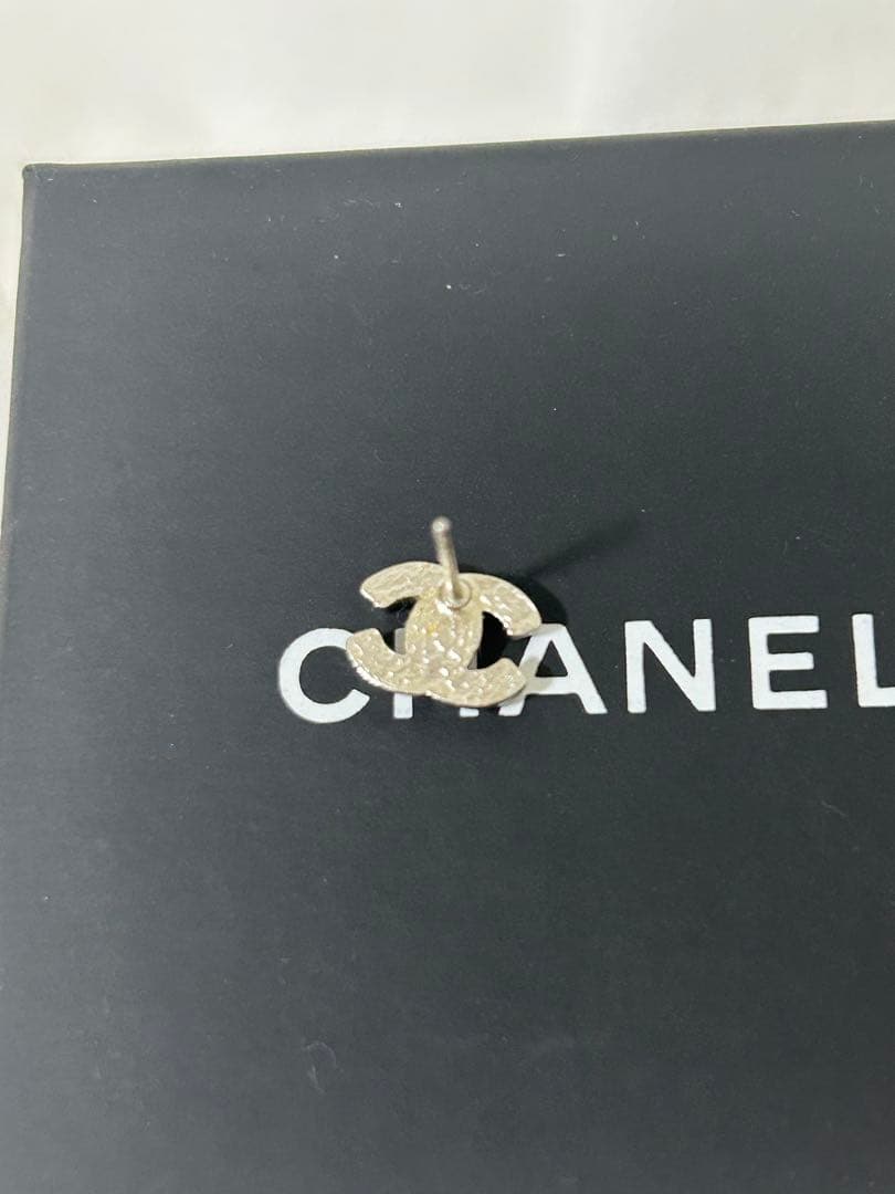 CHANEL ココマーク ピアス（片耳）　ミニ　極小サイズ