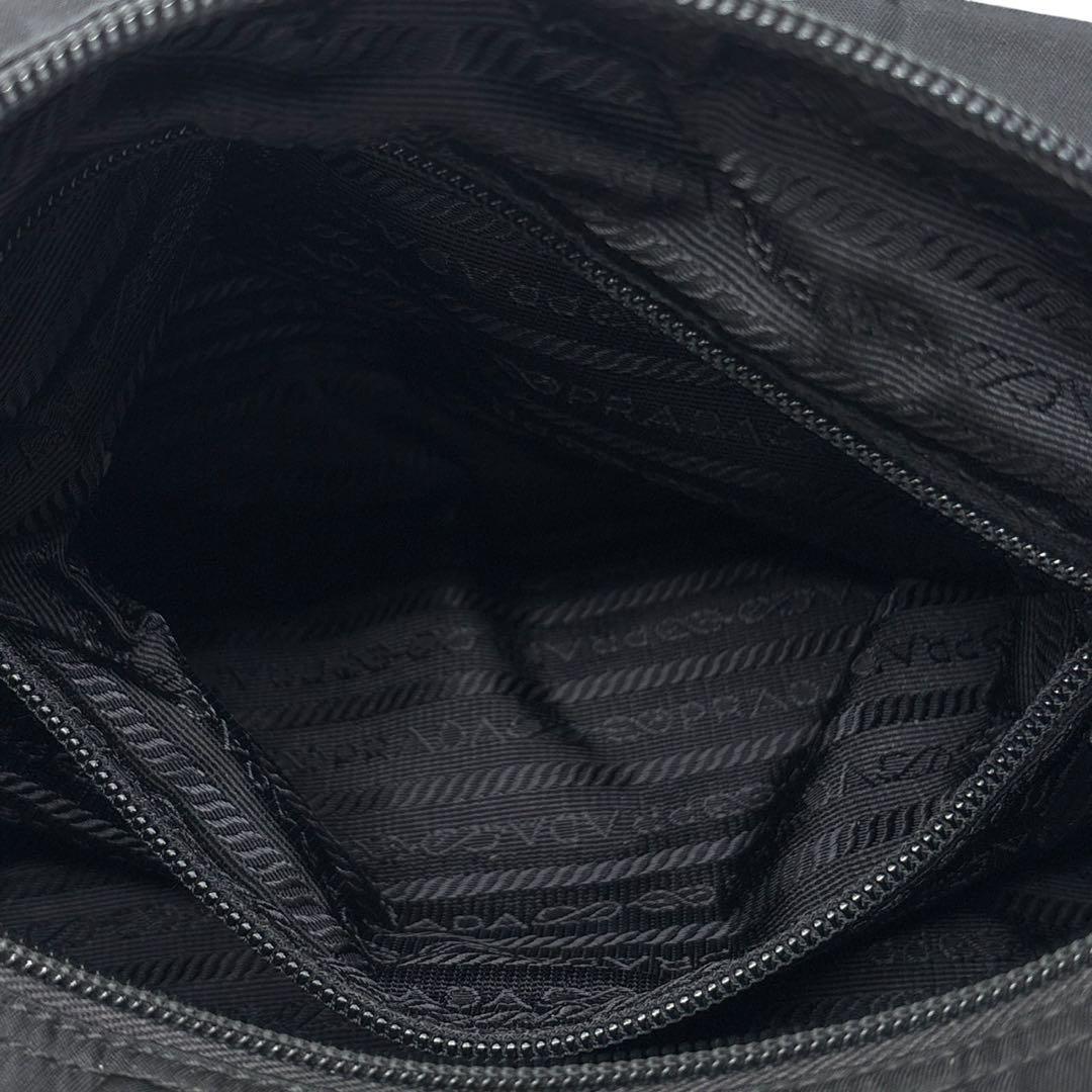 プラダ　メッセンジャーバッグ　ショルダーバッグ　三角ロゴ　白タグ　ブラック