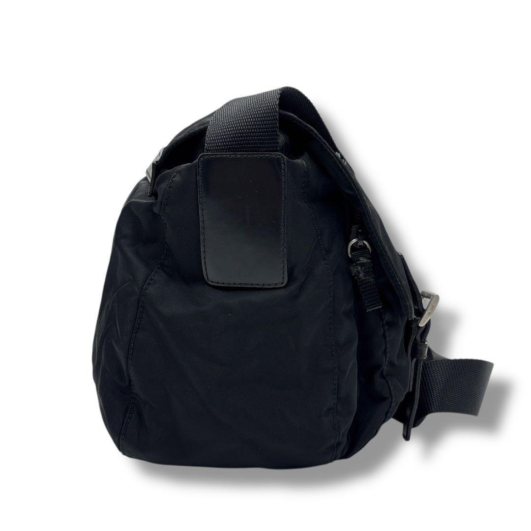 プラダ　メッセンジャーバッグ　ショルダーバッグ　三角ロゴ　白タグ　ブラック