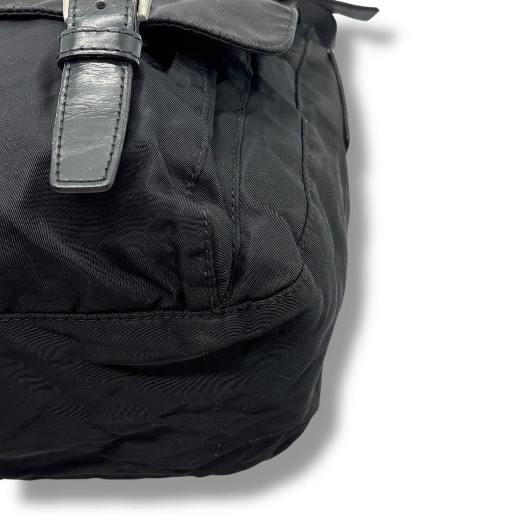 プラダ　メッセンジャーバッグ　ショルダーバッグ　三角ロゴ　白タグ　ブラック