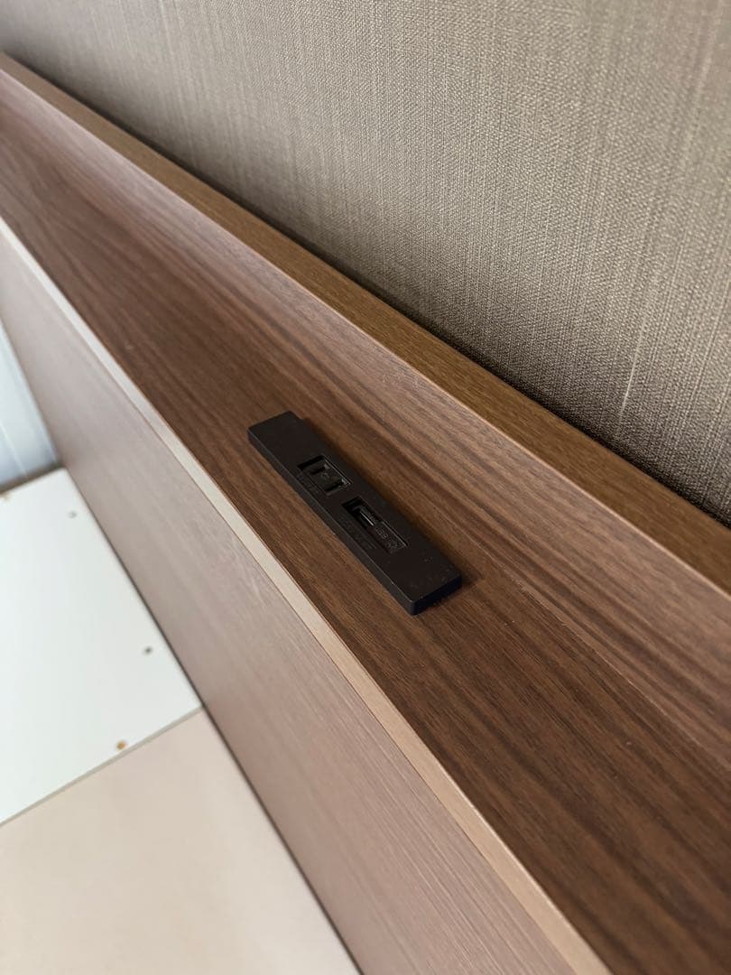 ゆーたニトリ/クイーンサイズベッドフレーム/収納・コンセント付/