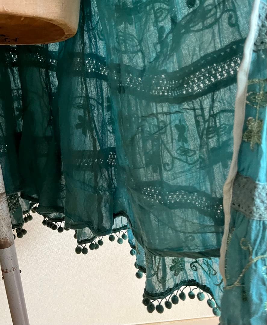 希少一点物　ガーゼワンピース　リメイクエプロン　金刺繍　ボンボン　プレゼント