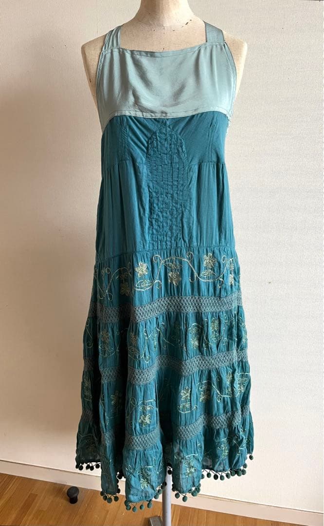 希少一点物　ガーゼワンピース　リメイクエプロン　金刺繍　ボンボン　プレゼント