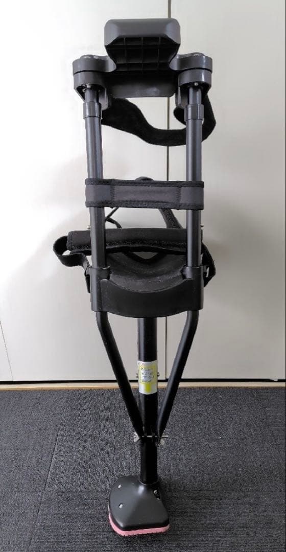 ひざで支える松葉杖　膝松葉杖　ハンズフリー