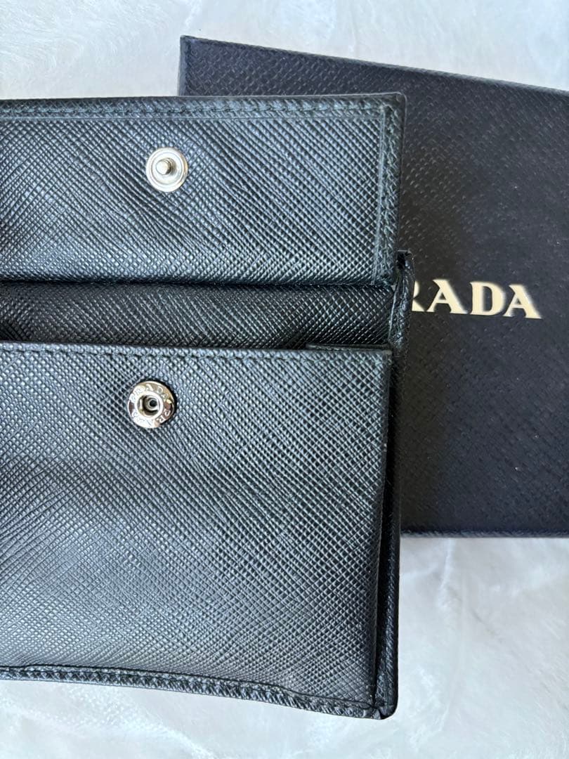 種*様 【特別セール中】プラダ　二つ折り財布　定価65,800円