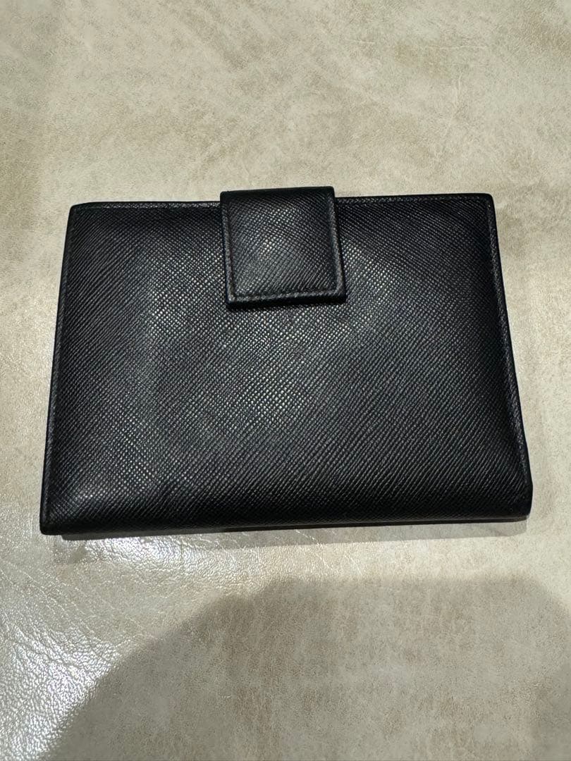 極美品　PRADA レザー 三つ折り財布 ブラック プラダ 黒 カ三角ロゴ