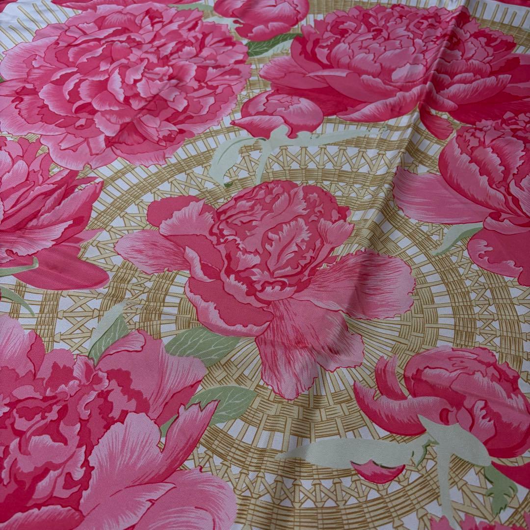 HERMES Les Pivoines シルクスカーフ　カレ90 芍薬