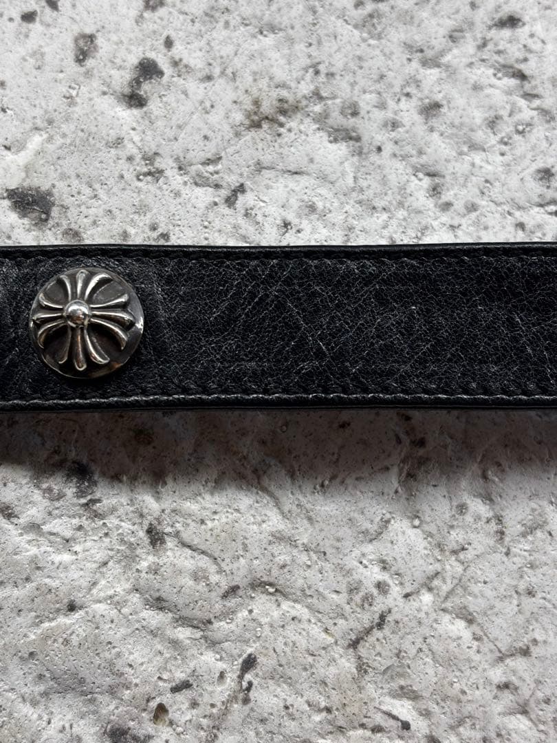 クロムハーツ レザー バングル 3ボタン2スナップ ブレスレット