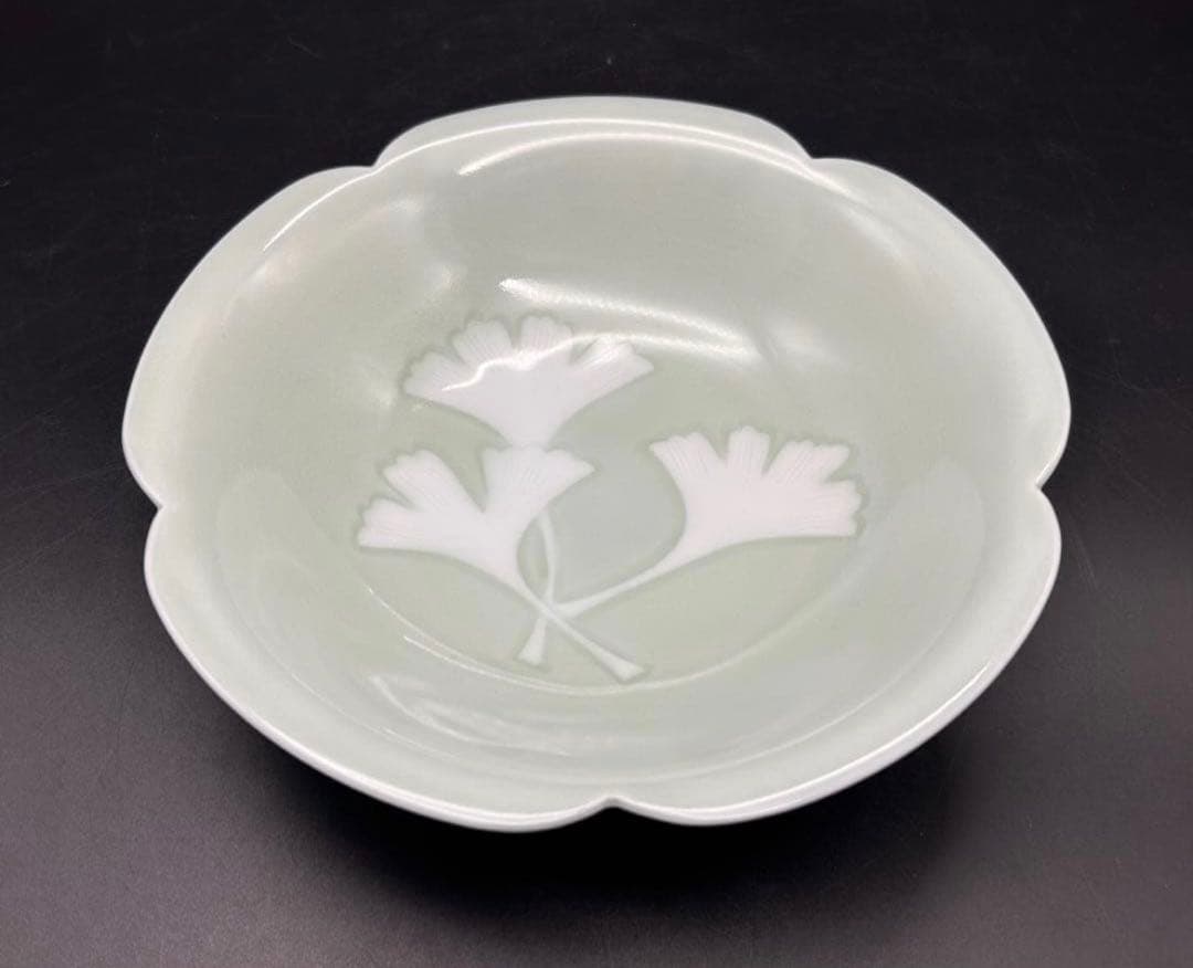 【希少品】有田焼　人間国宝 井上萬二 作　青白磁公孫樹文　皿　本人作