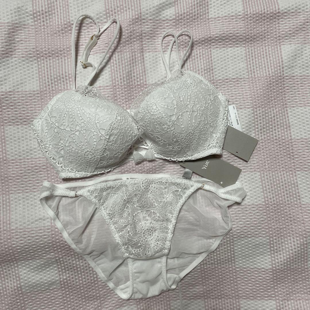 ワコール　Yue E70 純白のセット