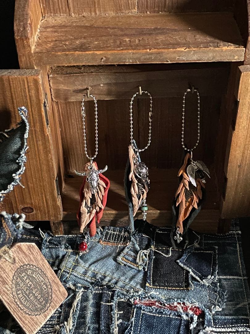 フェザーデザインチャーム໒꒱✨D.