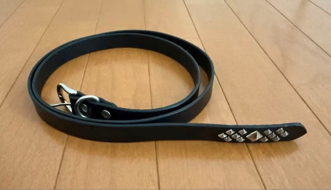 スタッズナローロングベルト　シルバーピラミッド　ミッスーリ