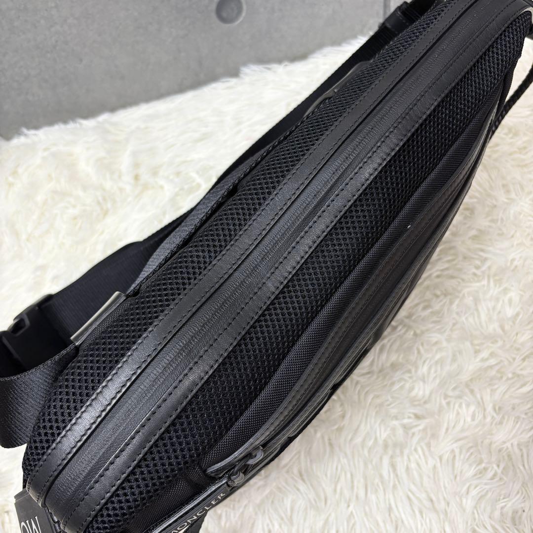 【極美品】モンクレール クレイググリーン メッセンジャーバッグ ブラック