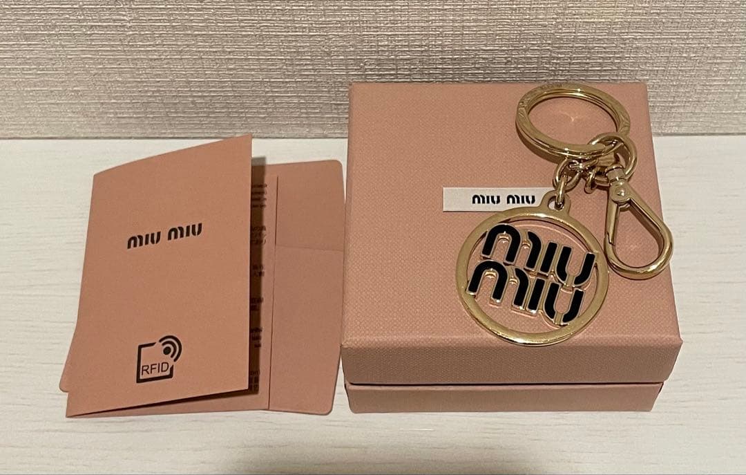 miu miu ゴールド キーホルダー