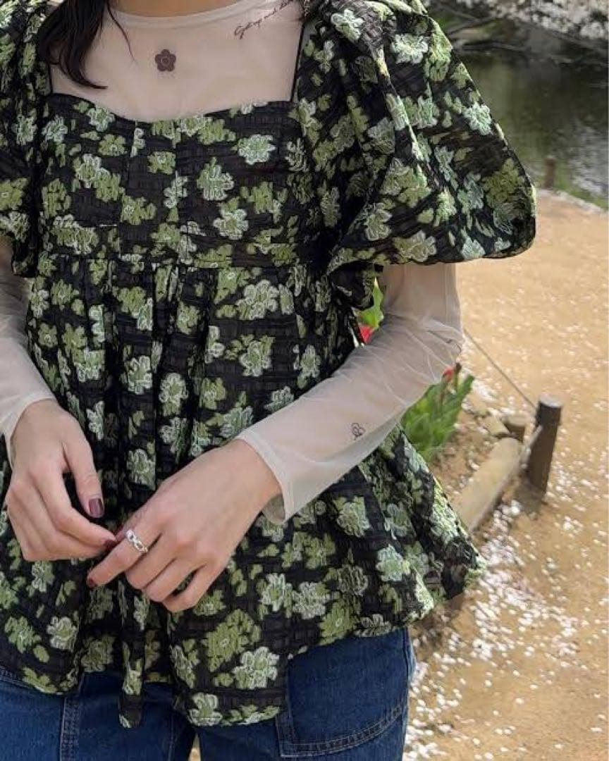 LILY BROWN バルーンスリーブ　ジャガード　ペプラム　シモーネロシャ