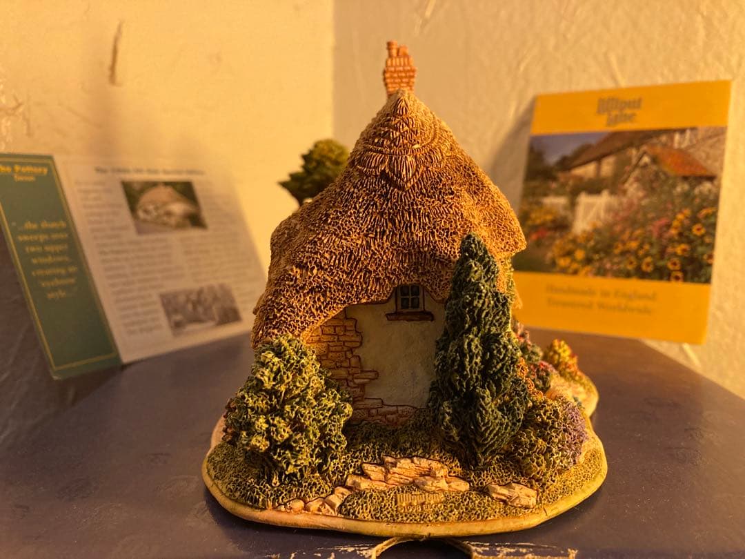 サイン入り ☆ lilliput lane ☆ THE POTTERY 置物