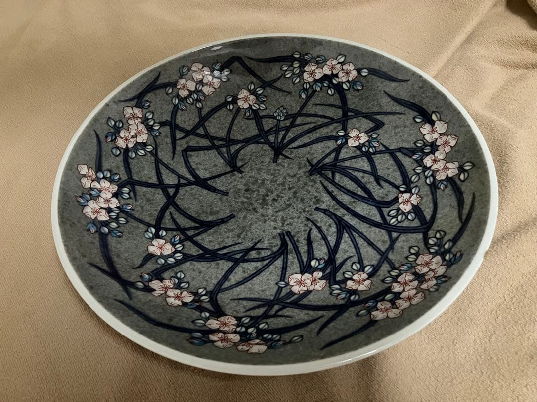 色鍋島 薄墨露草文額皿/人間国宝 十三代 今右衛門　共箱 直径32cm 金継ぎ