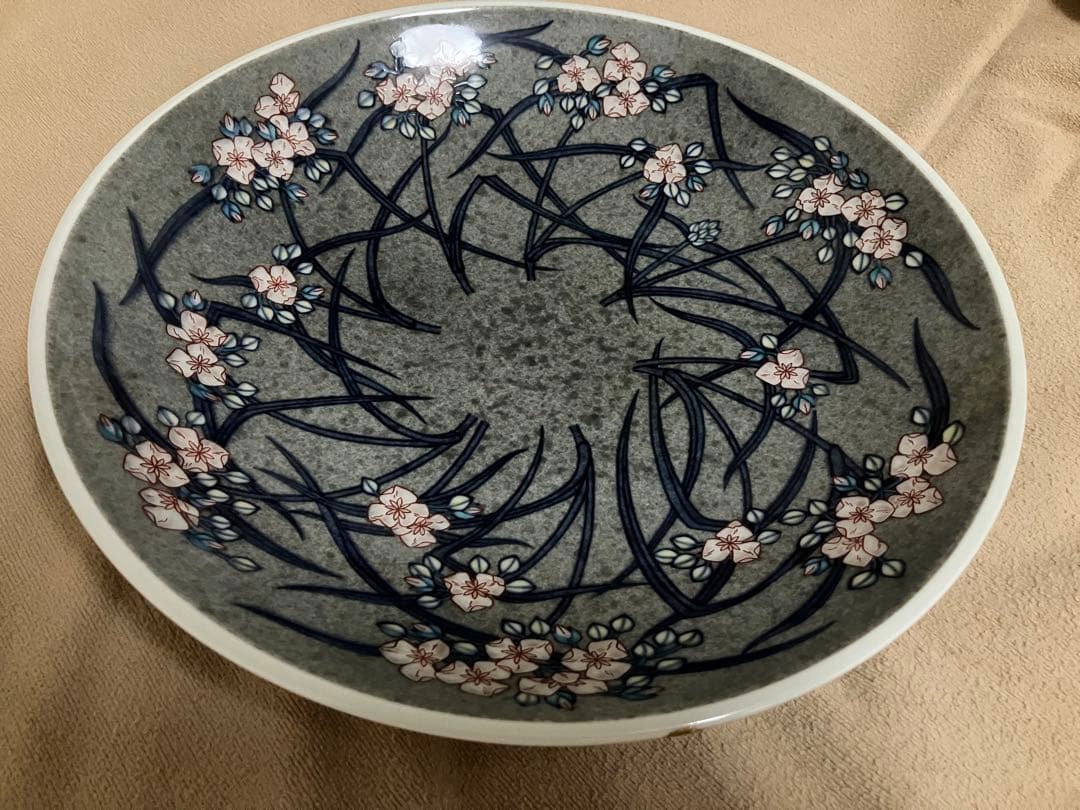色鍋島 薄墨露草文額皿/人間国宝 十三代 今右衛門　共箱 直径32cm 金継ぎ
