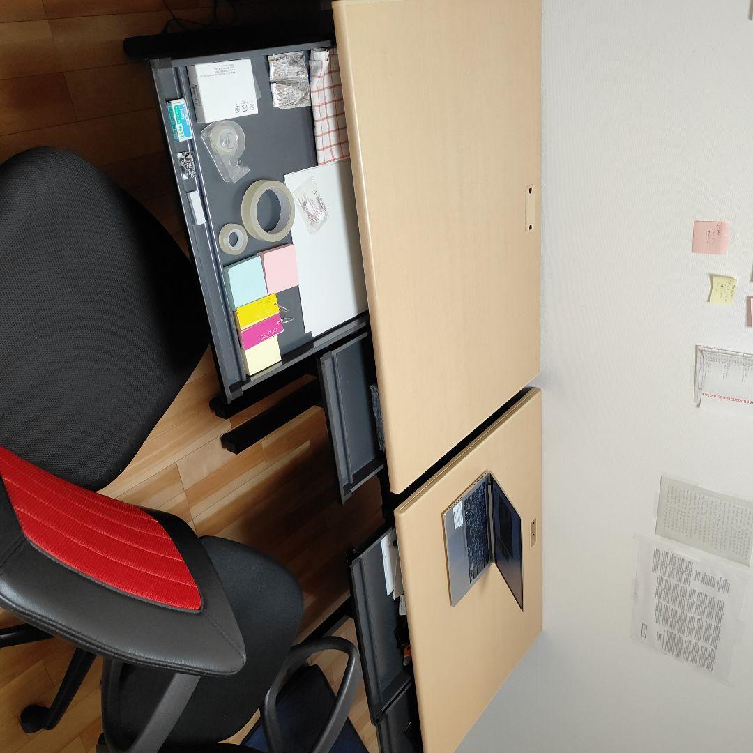 ナチュラル木製パソコンデスクとオフィスチェア