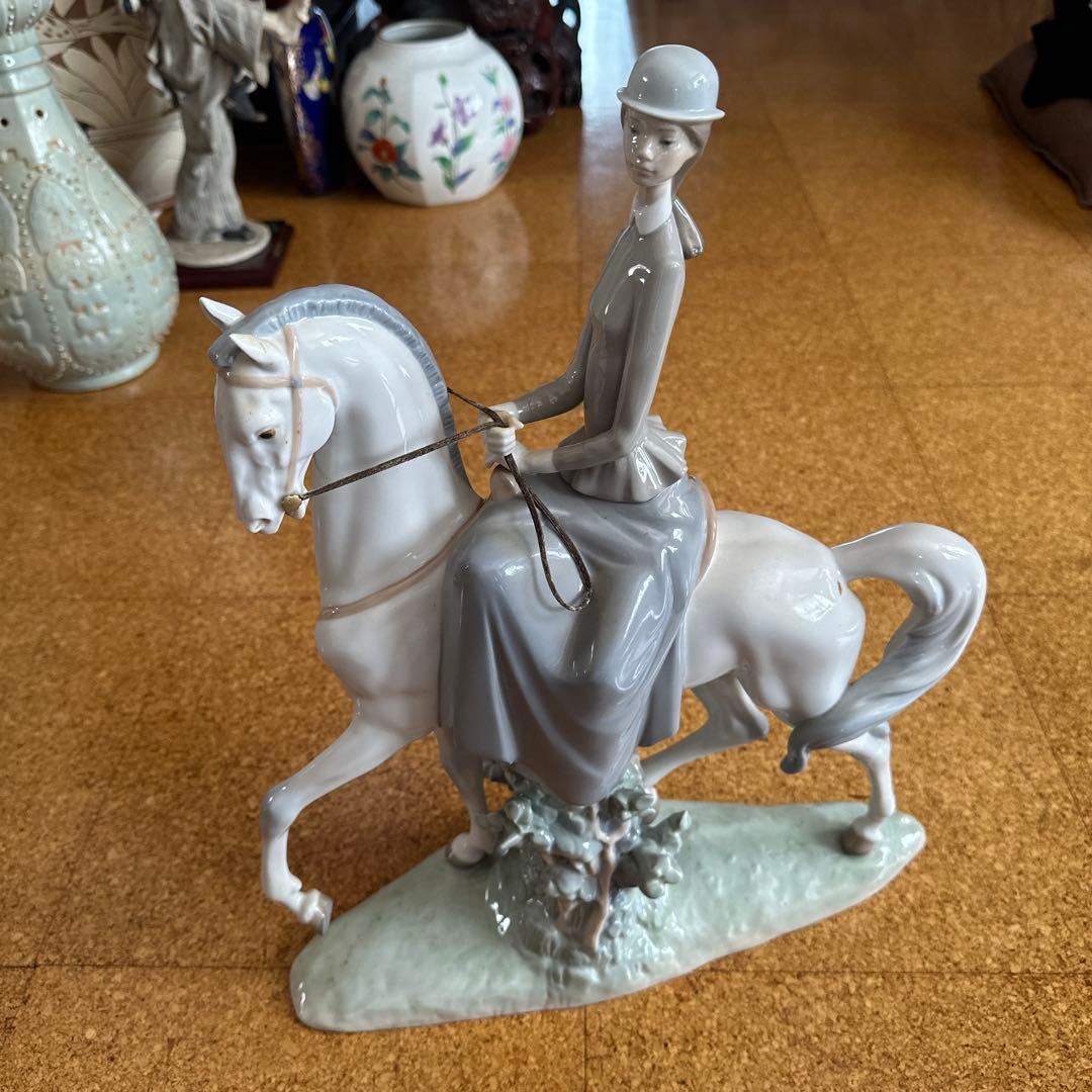 リヤドロ　白い馬の少女