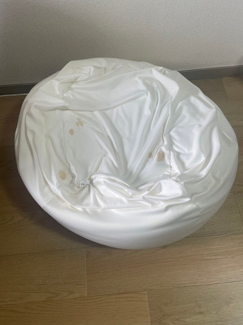 円形ビーズクッション カバー付き コーヒーをこぼした汚れがあります