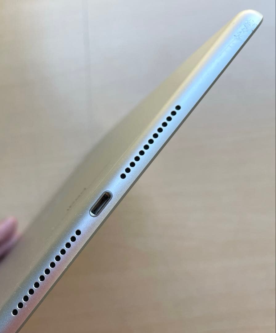 iPad 第6世代　A1893　Wi-Fiモデル　シルバー　32GB #4