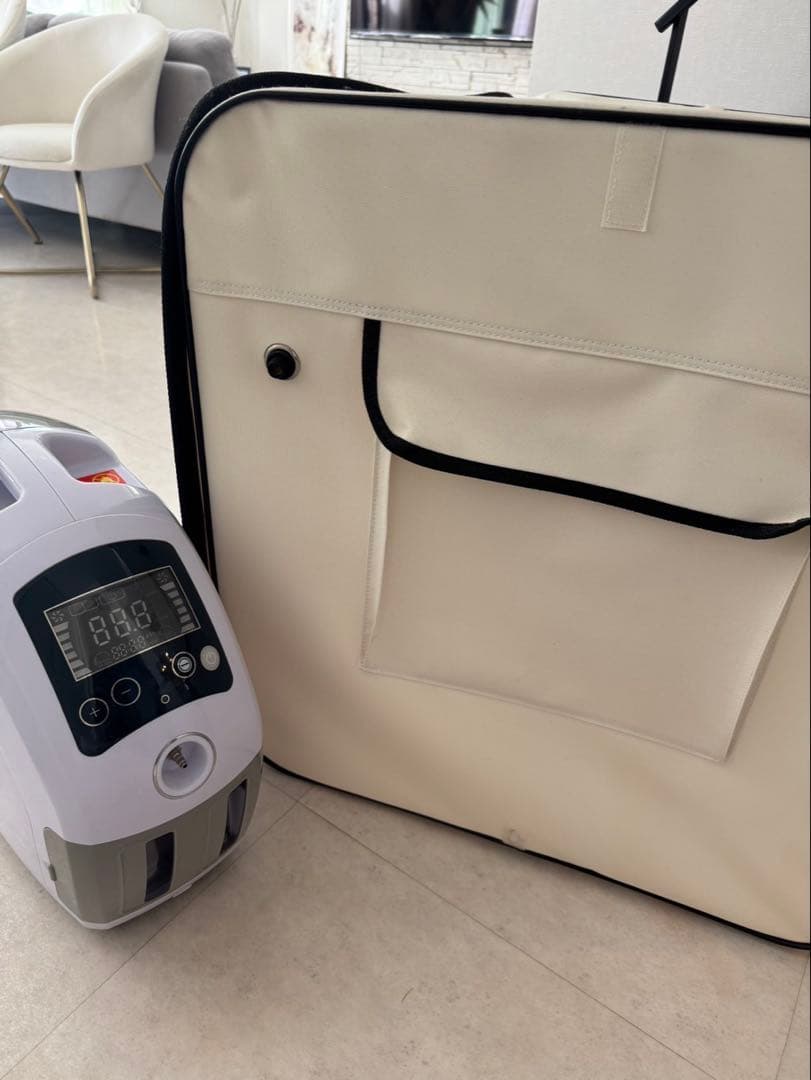 ペット向け酸素室　高性能酸素濃縮器とペットオキシホテルスクエアM