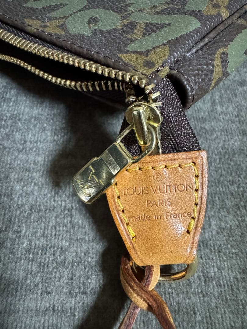 LOUIS VUITTON ルイヴィトン モノグラム グラフィティ ポーチ