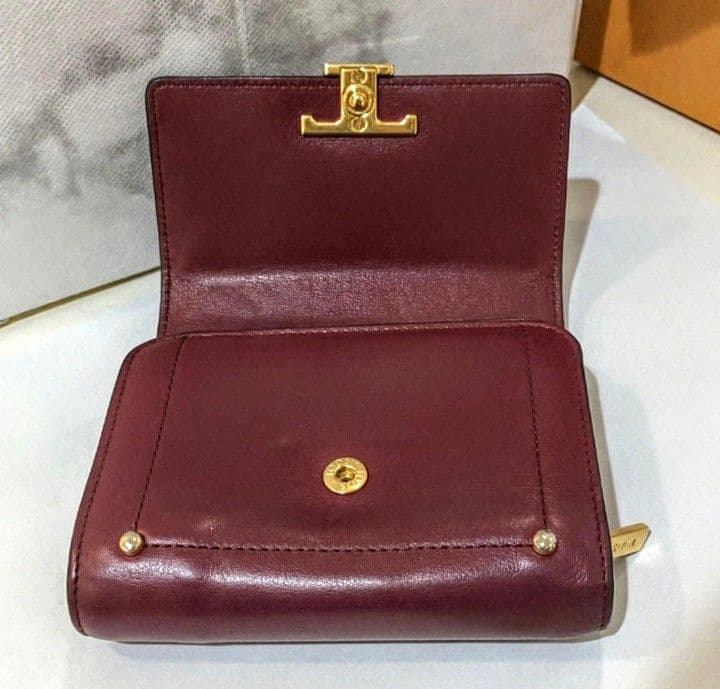 TOD'S 高級本革ウォレット　 Tタイムレス イタリア製 ※ミニ財布とは別物