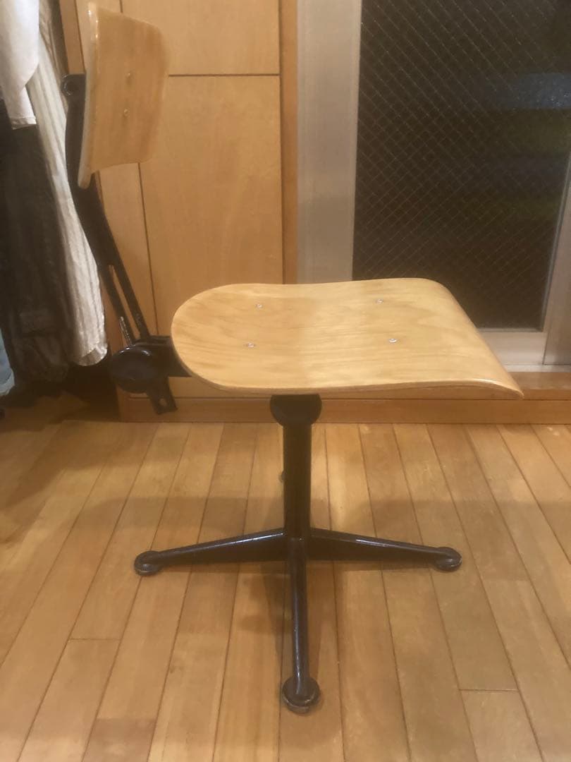 Friso kramer フリソクラマー　ドラフティングチェア