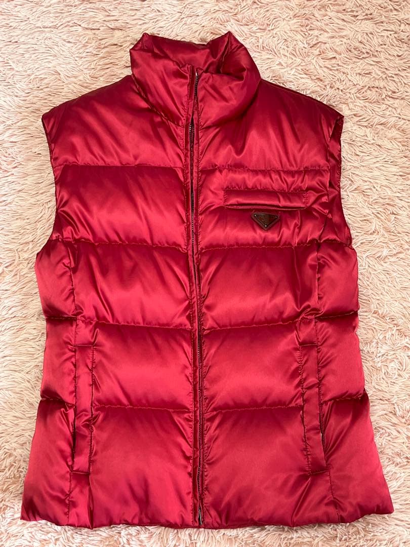 ポ*チ様 美品　PRADA レッドダウンベスト サイズ38