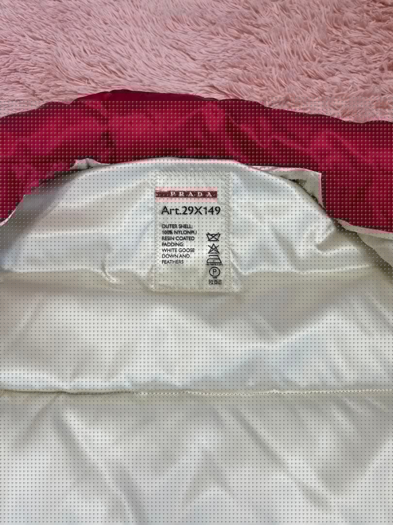 ポ*チ様 美品　PRADA レッドダウンベスト サイズ38