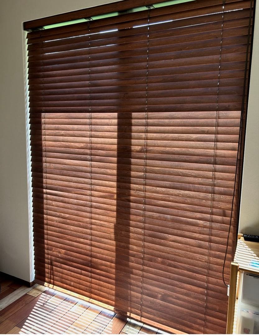 美品 nanik ウッドブラインド　マホガニー色　木製