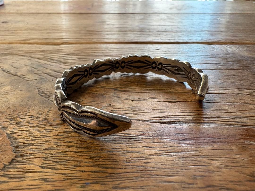 ナバホ族　RAY ADAKAI レイアダカイ　ダブルスタンプバングル