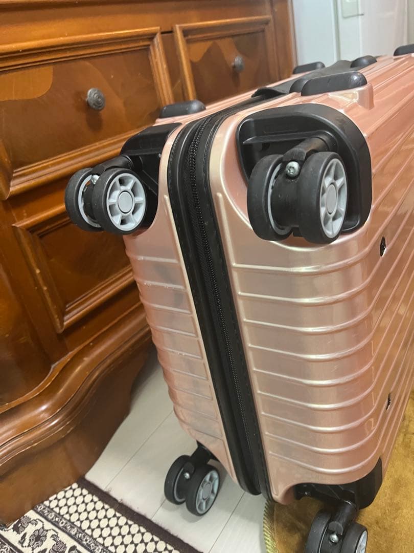 リモア　4輪　TSA キャリーケース